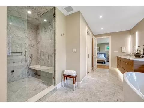 Bath - 3080 E Flora Pl, Denver, CO 80210 photo 3 of 7