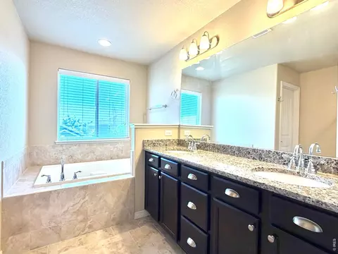 Bath - 5755 Clarence Dr, Windsor, CO 80550 photo 2 of 6