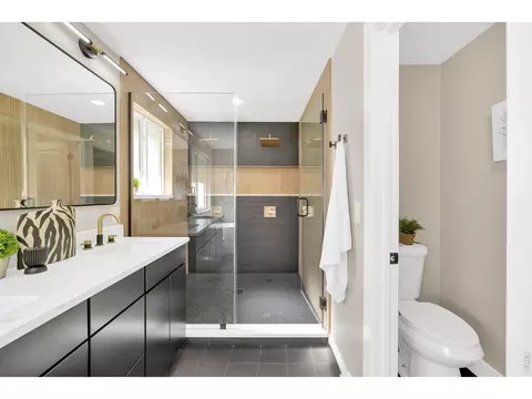 Bath - 3240 Folsom St, Boulder, CO 80304 photo 2 of 6