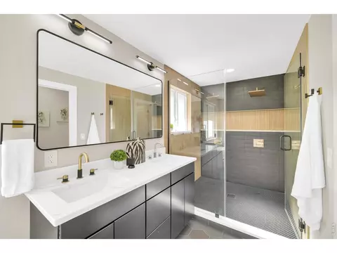 Bath - 3240 Folsom St, Boulder, CO 80304 photo 5 of 6