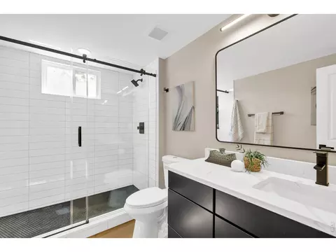 Bath - 3240 Folsom St, Boulder, CO 80304 photo 4 of 6