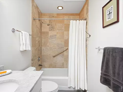 Bath - 1345 Bear Mountain Dr #B, Boulder, CO 80305 photo 3 of 4