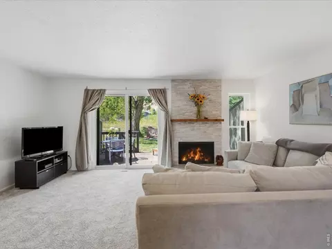 Living - 1345 Bear Mountain Dr #B, Boulder, CO 80305 photo 4 of 4
