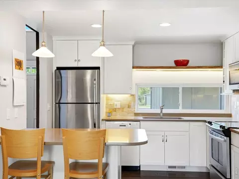 Kitchen - 1345 Bear Mountain Dr #B, Boulder, CO 80305 photo 2 of 5