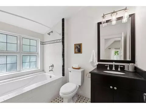 Bath - 512 Marine St, Boulder, CO 80302 photo 4 of 6