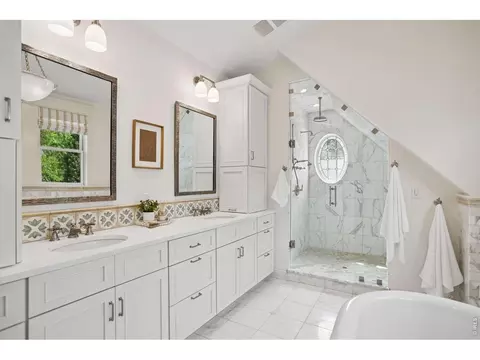 Bath - 512 Marine St, Boulder, CO 80302 photo 3 of 6