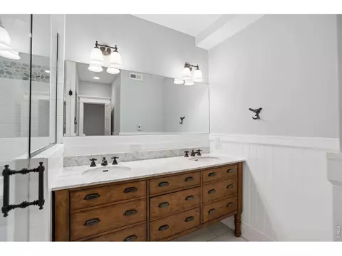 Bath - 512 Marine St, Boulder, CO 80302 photo 5 of 6