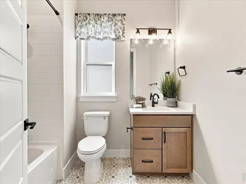 Bath - 1724 Barefoot Dr, Windsor, CO 80550 photo 5 of 6