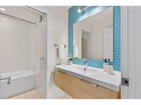 Bath - 3123 3rd St, Boulder, CO 80304 photo 6 of 6