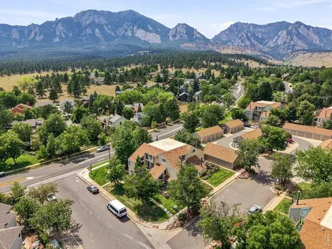 View/Area - 3006 Redstone Ln #E1, Boulder, CO 80305 photo 3 of 5