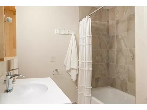 Bath - 3006 Redstone Ln #E1, Boulder, CO 80305 photo 2 of 3