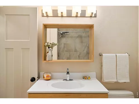 Bath - 3006 Redstone Ln #E1, Boulder, CO 80305 photo 1 of 3
