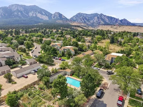 View/Area - 3006 Redstone Ln #E1, Boulder, CO 80305 photo 2 of 5