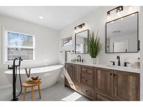 Bath - 3540 19th St, Boulder, CO 80304 photo 2 of 4