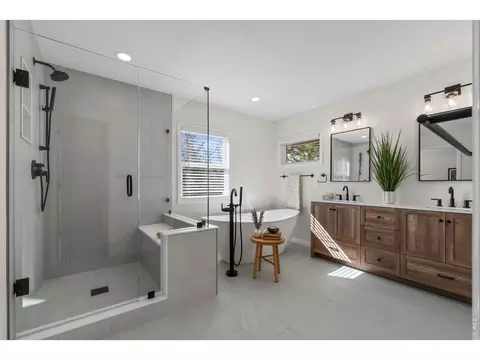 Bath - 3540 19th St, Boulder, CO 80304 photo 3 of 4