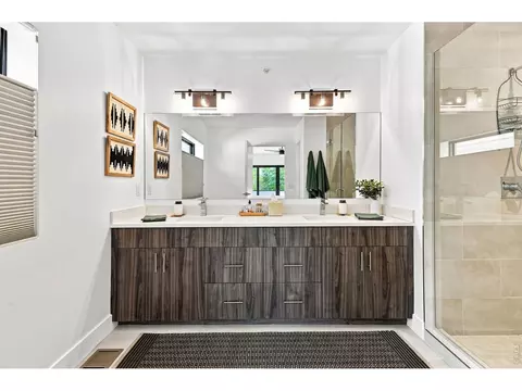 Bath - 2467 Walnut St, Boulder, CO 80302 photo 5 of 6
