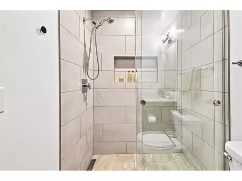 Bath - 2467 Walnut St, Boulder, CO 80302 photo 3 of 6