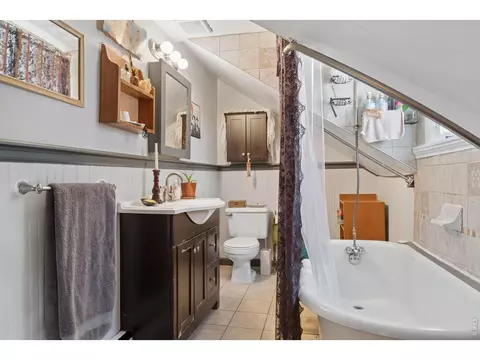 Bath - 1845 18th St, Boulder, CO 80302 photo 3 of 3