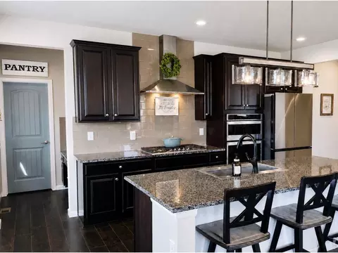 Kitchen - 525 Wagon Bend Rd, Berthoud, CO 80513 photo 2 of 2