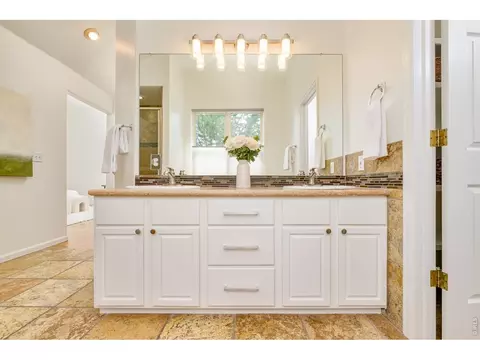 Bath - 1422 Yaupon Ave, Boulder, CO 80304 photo 3 of 4