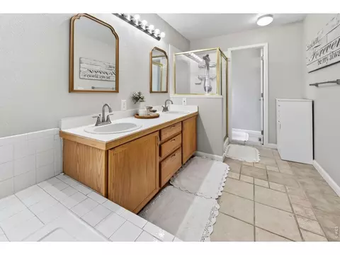 Bath - 11884 Eudora Dr, Thornton, CO 80233 photo 3 of 4