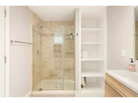 Bath - 316 Pine Tree Ln, Boulder, CO 80304 photo 2 of 7
