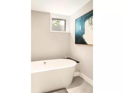 Bath - 316 Pine Tree Ln, Boulder, CO 80304 photo 3 of 7