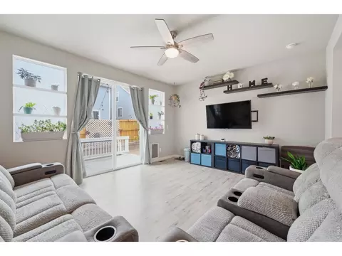 Living - 2743 Tallgrass Ln, Berthoud, CO 80513 photo 2 of 4