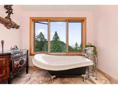 Bath - 2717 Bison Dr, Boulder, CO 80302 photo 1 of 2