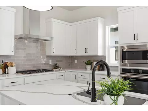 Kitchen - 1727 Barefoot Dr, Windsor, CO 80550 photo 4 of 7
