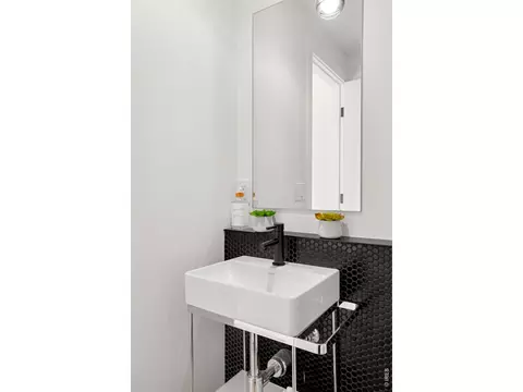 Bath - 2126 Pearl St #C, Boulder, CO 80302 photo 1 of 5