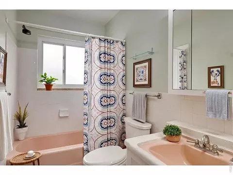 Bath - 830 20th St #308, Boulder, CO 80302 photo 1 of 2