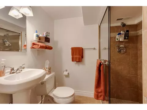 Bath - 4803 Briar Ridge Ct, Boulder, CO 80301 photo 6 of 7