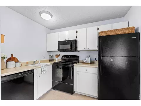 Kitchen - 3161 Madison Ave, Boulder, CO 80303 photo 4 of 4