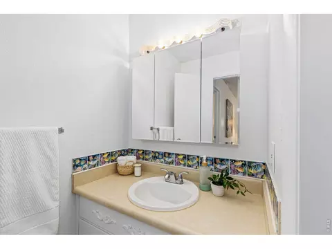Bath - 3161 Madison Ave, Boulder, CO 80303 photo 2 of 3