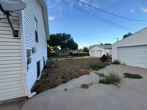 Exterior - 1326 16th Ave, Greeley, CO 80631 photo 4 of 4
