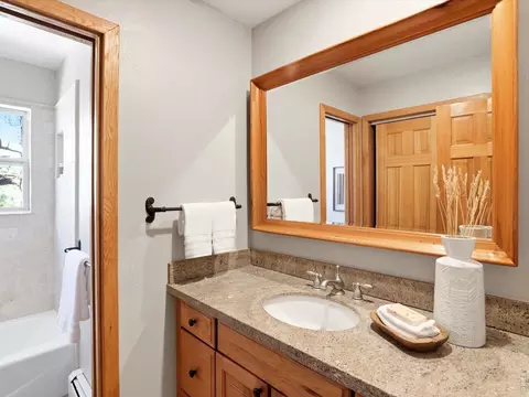 Bath - 36 Ridge Dr, Boulder, CO 80304 photo 8 of 9
