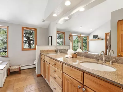 Bath - 36 Ridge Dr, Boulder, CO 80304 photo 1 of 9