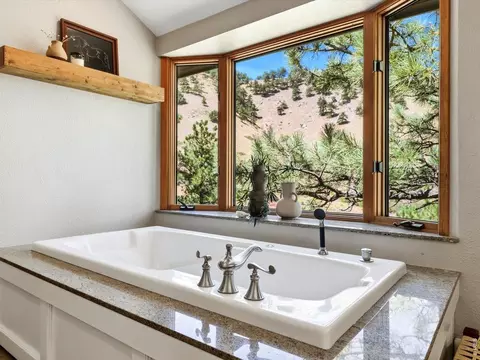 Bath - 36 Ridge Dr, Boulder, CO 80304 photo 6 of 9