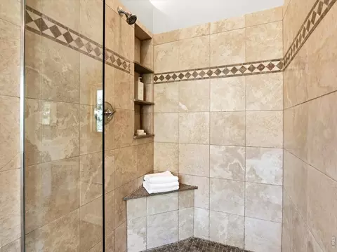 Bath - 36 Ridge Dr, Boulder, CO 80304 photo 4 of 9