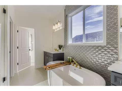 Bath - 598 Noola St, Windsor, CO 80550 photo 4 of 6