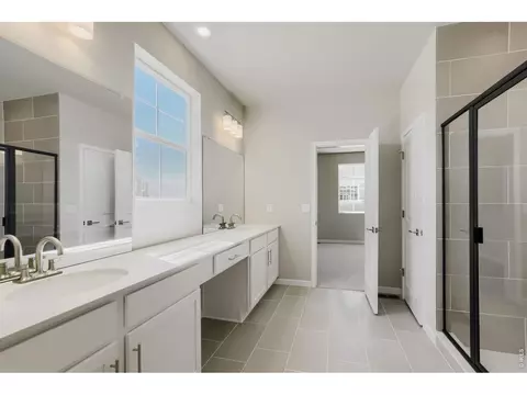 Bath - 295 Sugar Beet Ln, Berthoud, CO 80513 photo 2 of 3