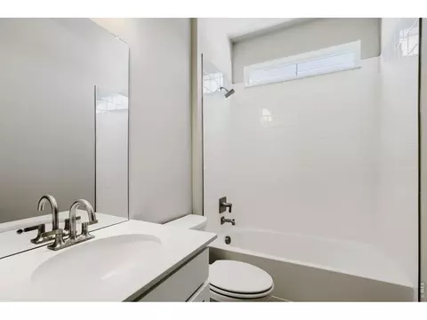 Bath - 295 Sugar Beet Ln, Berthoud, CO 80513 photo 3 of 3