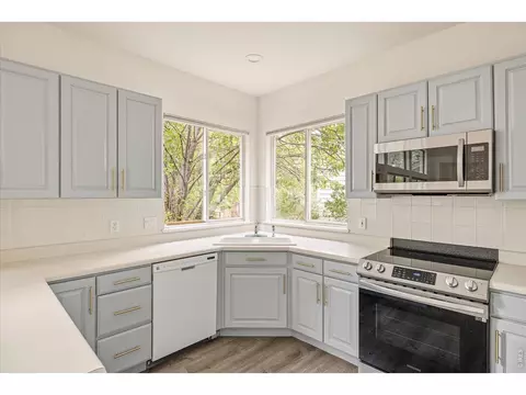 Kitchen - 5935 Brandywine Ct, Boulder, CO 80301 photo 2 of 2