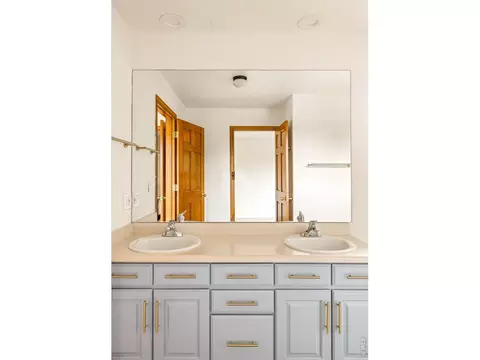 Bath - 5935 Brandywine Ct, Boulder, CO 80301 photo 3 of 4