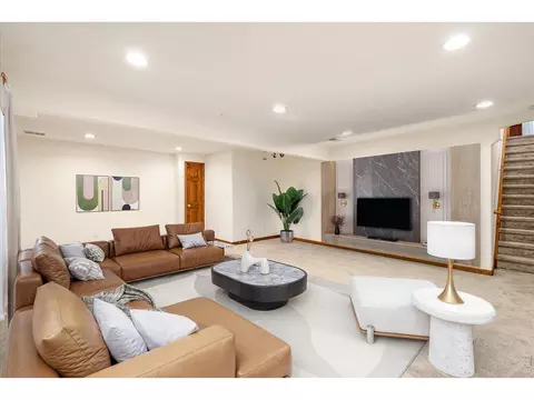 Living - 5935 Brandywine Ct, Boulder, CO 80301 photo 2 of 3