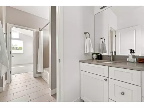 Bath - 1265 Sumac Ave, Boulder, CO 80304 photo 3 of 4