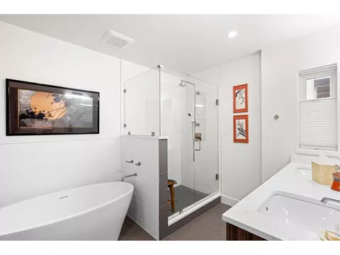 Bath - 630 Terrace Ave #B, Boulder, CO 80304 photo 1 of 2