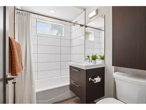 Bath - 1552 Oak Ave, Boulder, CO 80304 photo 3 of 3