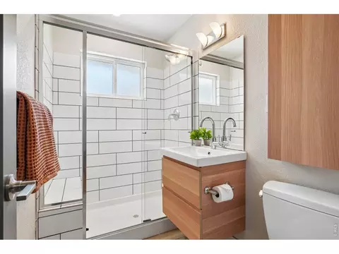 Bath - 1552 Oak Ave, Boulder, CO 80304 photo 1 of 3